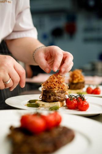 New Road Hotel - image 9