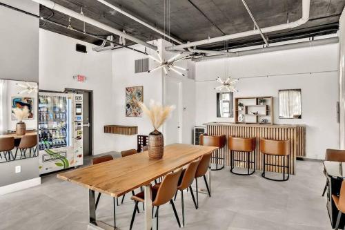 New Chic 3BR in Ft Lauderdale by Airport, Port & Beach in Fort Lauderdale, USA