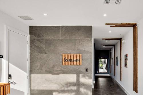 New Chic 3BR in Ft Lauderdale by Airport, Port & Beach in Fort Lauderdale, USA