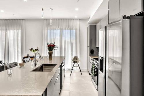New Chic 3BR in Ft Lauderdale by Airport, Port & Beach in Fort Lauderdale, USA
