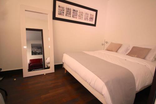 Short Stay Paris Apartments - image 14