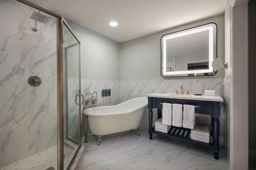 560538098 The Westin Sacramento Riverfront Hotel & Spa