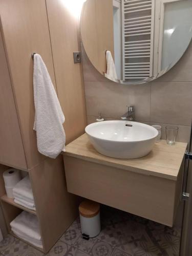 Supreme City Center Apartment - image 4