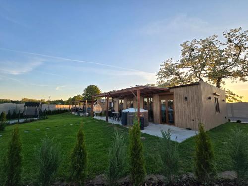 Balkons/terase, Nowy York - Sauna - Jacuzzi - Najczystsze jezioro PL - SPA - STYRUŚ (Nowy York - Sauna - Jacuzzi - Najczystsze jezioro PL - SPA - STYRUS) in Gevartuva