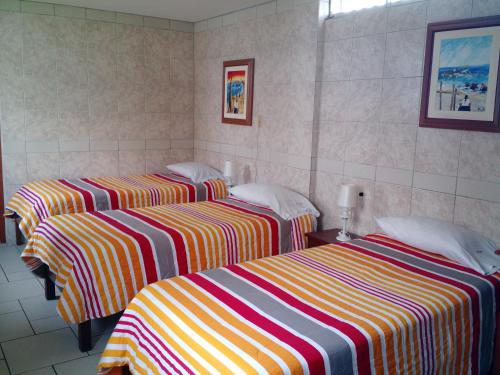 3 twin beds