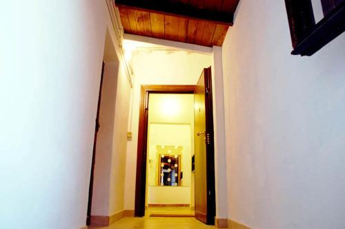 Rome Center Attic Penthouse - image 10