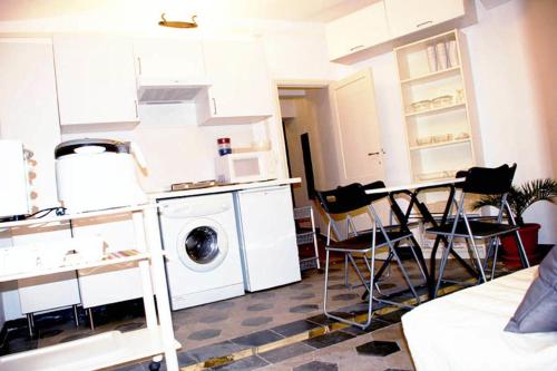 Rome Center Attic Penthouse - image 7