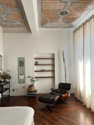 THE SUNSHINE LOFT