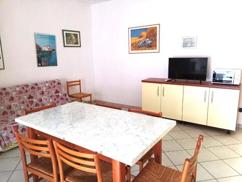 2 bedrooms, 4 beds