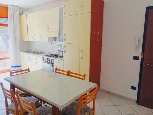 2 bedrooms, 4 beds