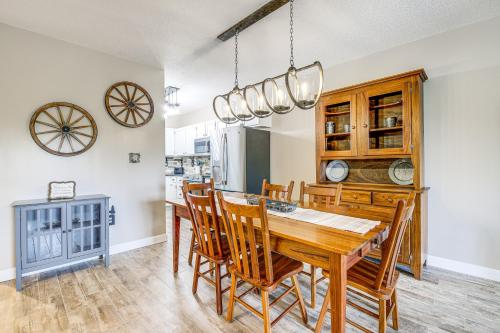 Pigeon Forge Condo with Pools about 3 Mi to Dollywood! in Pigeon Forge, USA