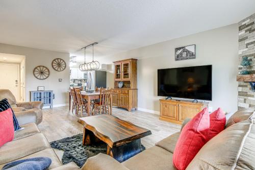 Pigeon Forge Condo with Pools about 3 Mi to Dollywood! in Pigeon Forge, USA