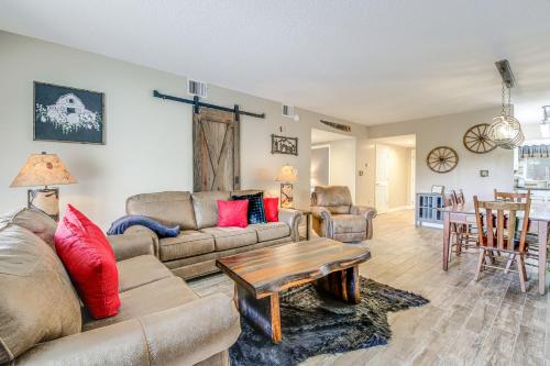 Pigeon Forge Condo with Pools about 3 Mi to Dollywood! in Pigeon Forge, USA