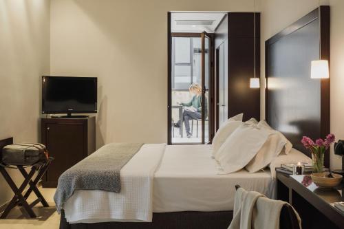 Superior Double Room image 4