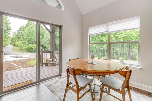 Cabin Rental Near Black Mountain Fire Pit and Grill in Black Mountain, USA