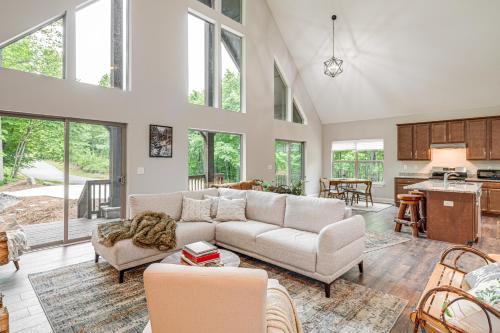 Cabin Rental Near Black Mountain Fire Pit and Grill in Black Mountain, USA