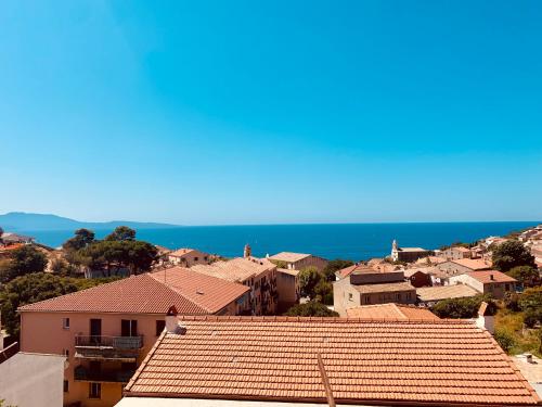 RooftopTerrace apartment in village center - Location saisonnière - Cargèse