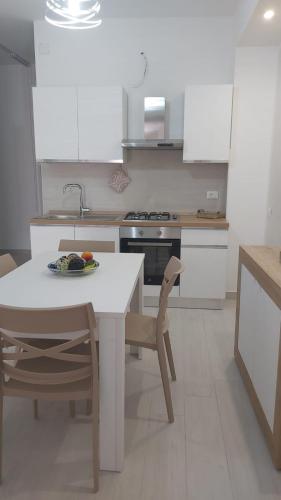 Kitchen, Casa vacanza lido del sole in Rodi Garganico