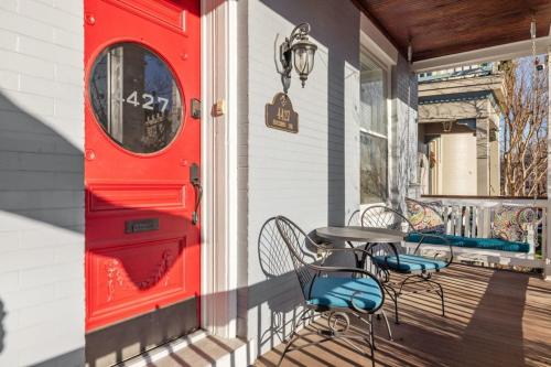 Walk to Forest Park Euclid Fire Pit Porch Swing in Tower Grove, USA