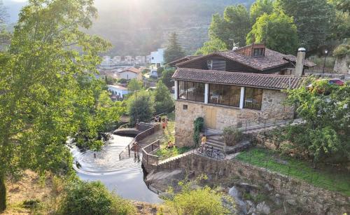 泳池, 艾莫連諾鄉村酒店 (Hotel Rural El Molino) in 巴諾斯德蒙特馬約爾