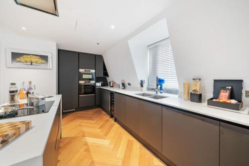 Marble Arch Luxury 3-Bedroom Penthouse Haven 73 4