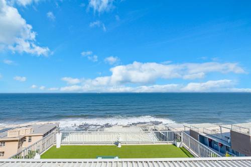 Luxury Seaside Apartment