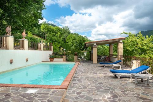 Villa with Garden View
