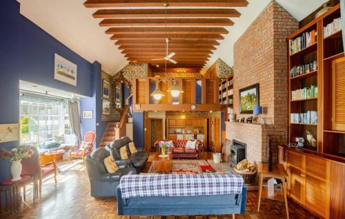 The Schoolhouse Cottages peaceful and quiet retreat with log burner in Фреші