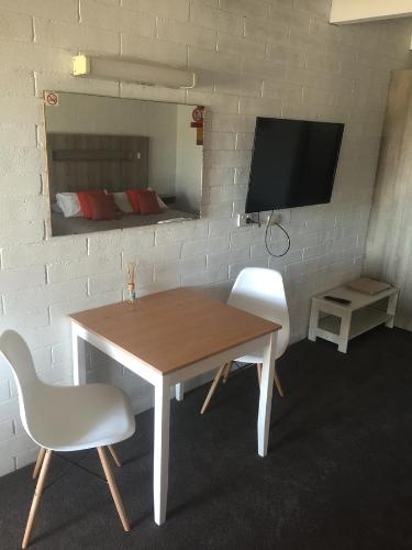 บริการและสิ่งอำนวยความสะดวก, โธมัส ลอดจ์ โมเต็ล (Thomas Lodge Motel) in โทคัมวาล