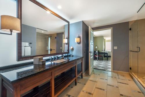 560622821 Omni Fort Worth Hotel