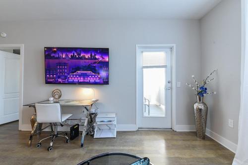 Miracle Mile, 21, 24 Hr Gym, Free Parking, Wi-fi in Los Angeles, USA