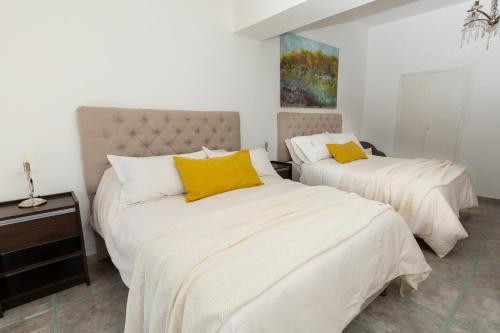 2 double beds