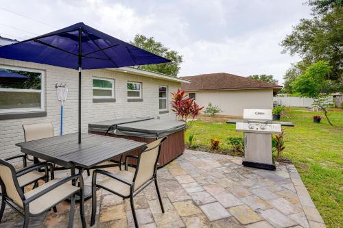 Avon Park Home with Private Hot Tub and Sunroom! in Avon Park, USA