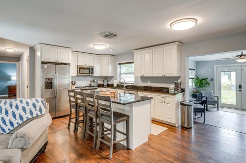 Avon Park Home with Private Hot Tub and Sunroom! in Avon Park, USA