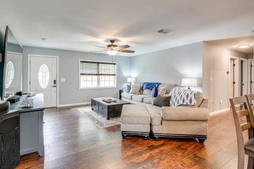 Avon Park Home with Private Hot Tub and Sunroom! in Avon Park, USA