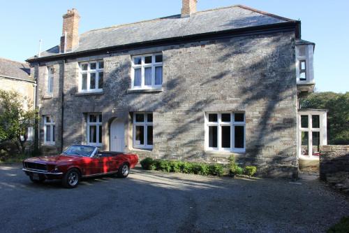 Costislost House - image 8