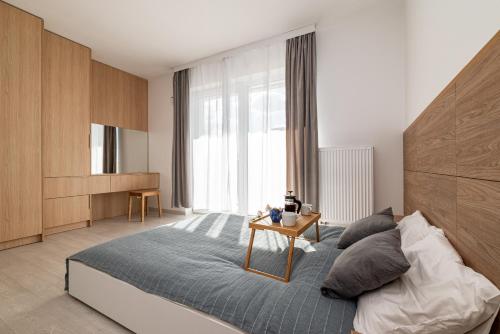 Witolda Riverside Apartments - Balcony, City View - by Rentujemy, Wroclaw