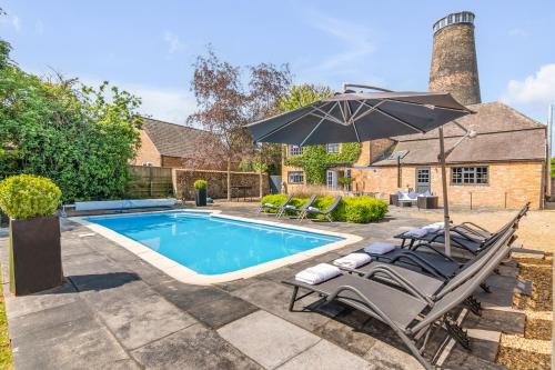 The Old Mill, 7 storey,, dog friendly outdoor pool & bbq