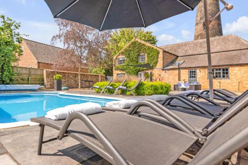 The Old Mill, 7 storey,, dog friendly outdoor pool & bbq