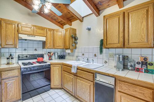 Cedar Glen Cabin Less Than 3 Mi to Lake Arrowhead Village! in Cedar Glen, USA