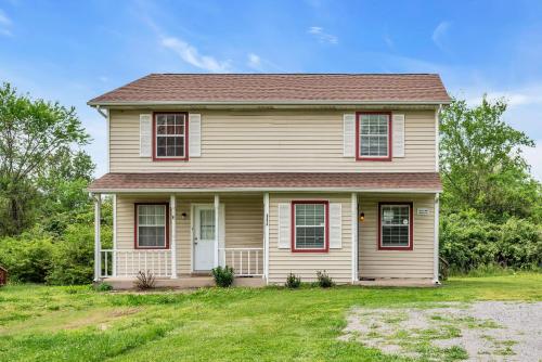 East Nash 12 mins to Broadway Sleeps 6 in Nashville, USA