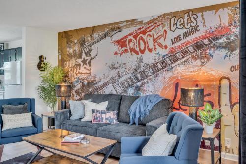 East Nash 12 mins to Broadway Sleeps 6 in Nashville, USA