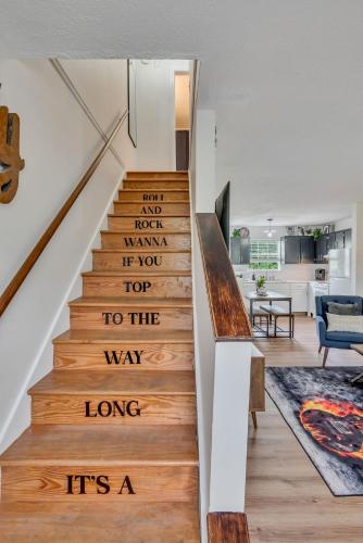 East Nash 12 mins to Broadway Sleeps 6 in Nashville, USA