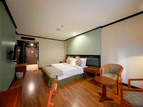 Deluxe Premium King Room image 10