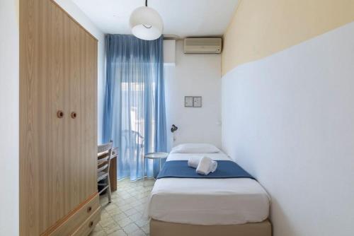 Standard Single Room image 2