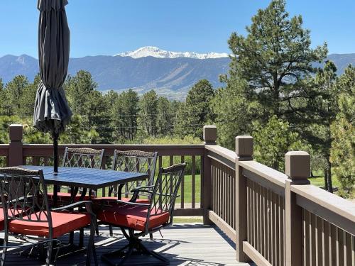 Vaade, Pikes Peak Views + 6acre + Hot Tub + min to USAFA in Woodmoor (CO)