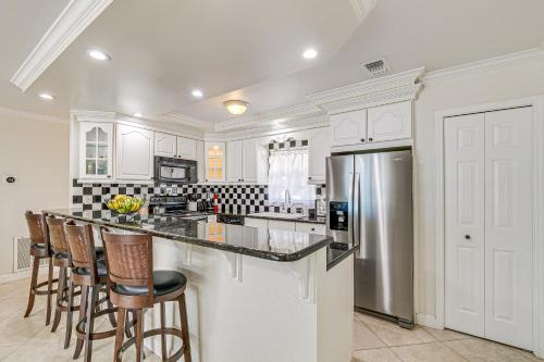 Screened Lanai and Heated Pool Spring Hill Home in Spring Hill, USA