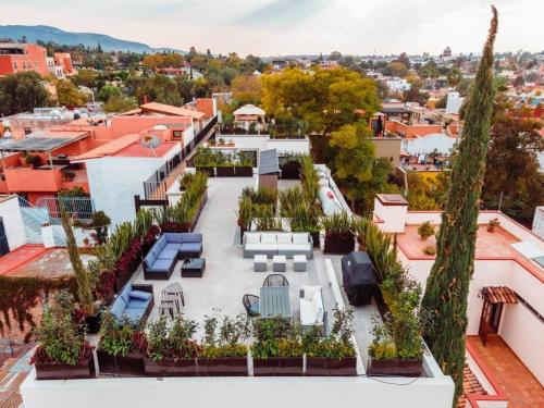 Luxury 2BR Condo AC Near Rosewood 3 min walk in San Miguel de Allende, Mexico