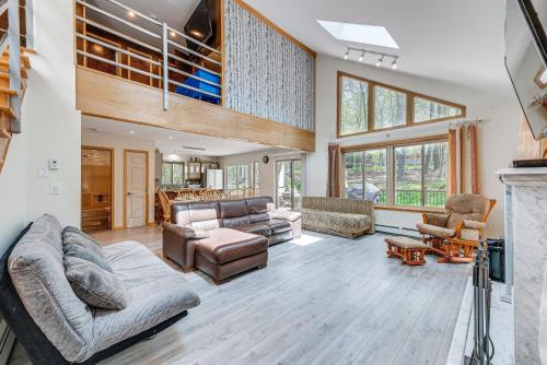 Poconos Vacation Rental with Lake Access and Hot Tub! in Gouldsboro, USA
