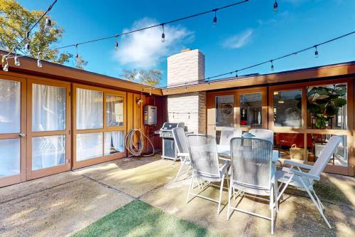 NEW Beautiful San Diego Mid-Century Treehouse in 拉米薩